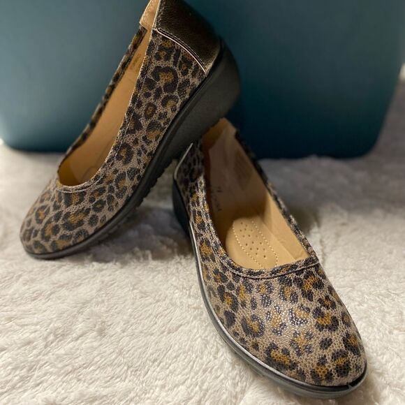Brand New Leopard Print Loafers - 7W - Picture 1 of 3